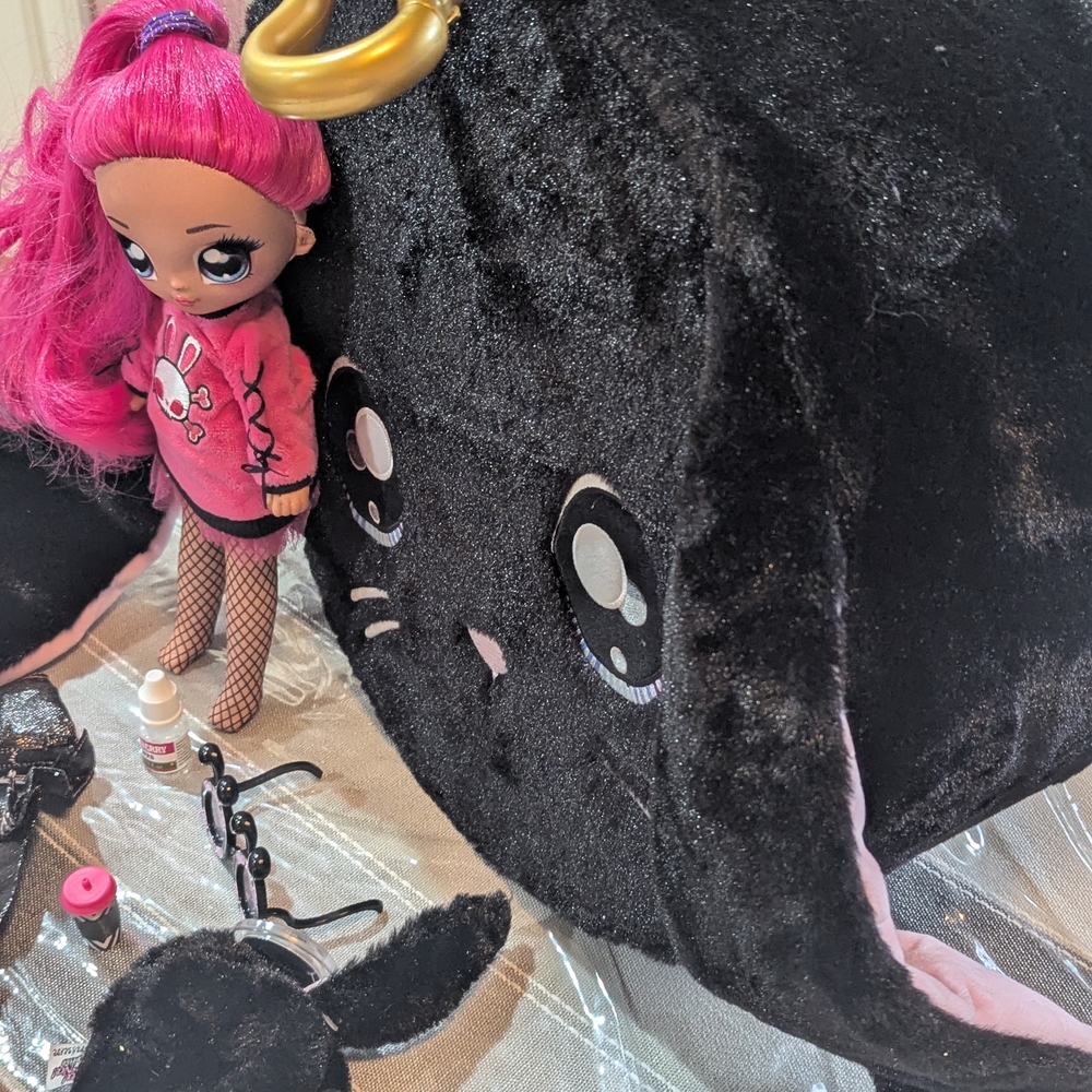 Na Na Na SURPRISE ULTIMATE SURPRISE BLACK BUNNY DOLL ACCESSORIES & STORAGE CASE